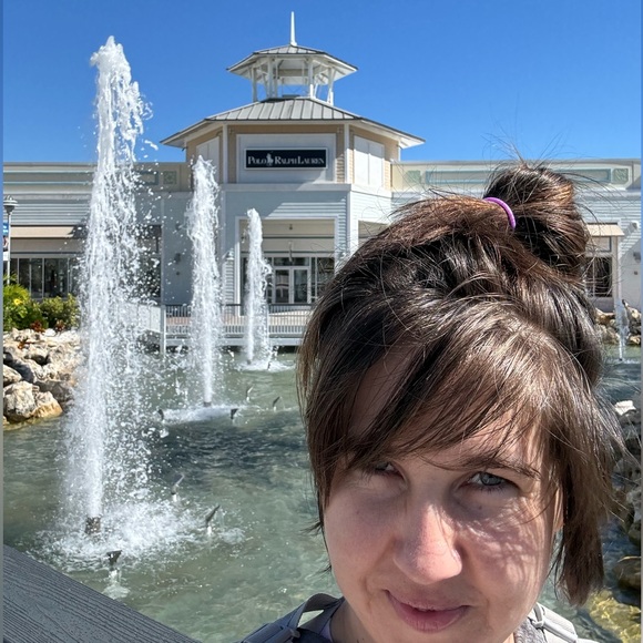 Meet your Posher, Savannah - Picture 7 of 8